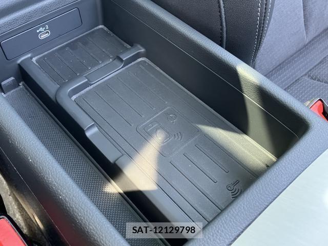 Audi A4 2023-06 7215012-29