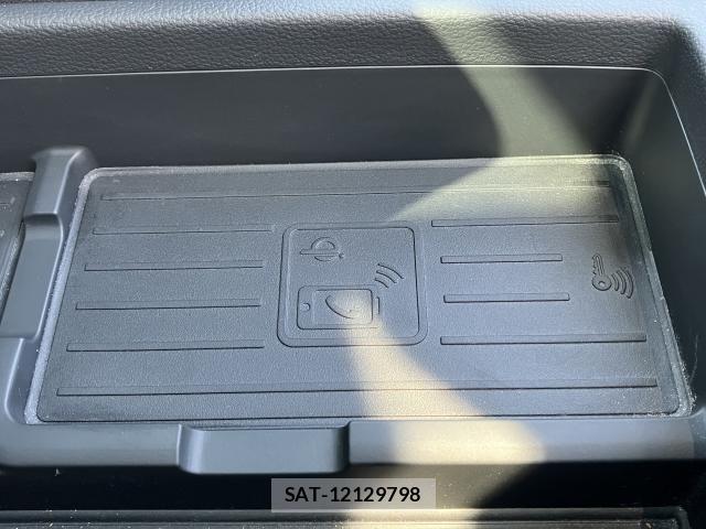 Audi A4 2023-06 7215012-8