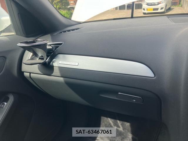 Audi A4 2012-06 7249835-26