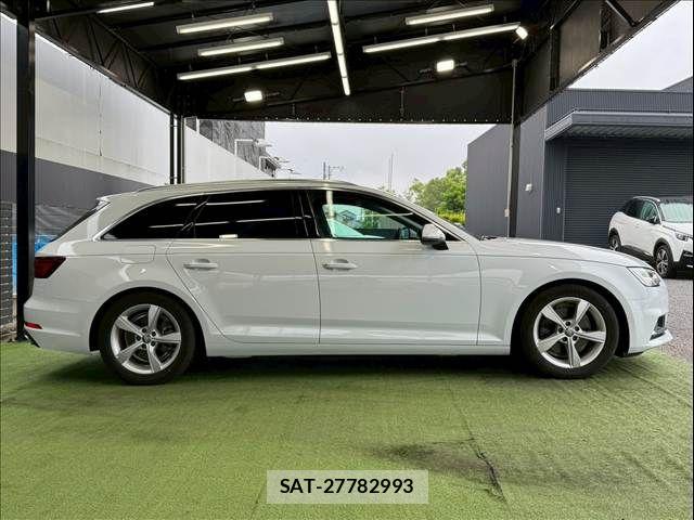 Audi A4 2019-03 7356861-14
