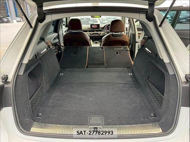 Audi A4 2019-03 7356861-17