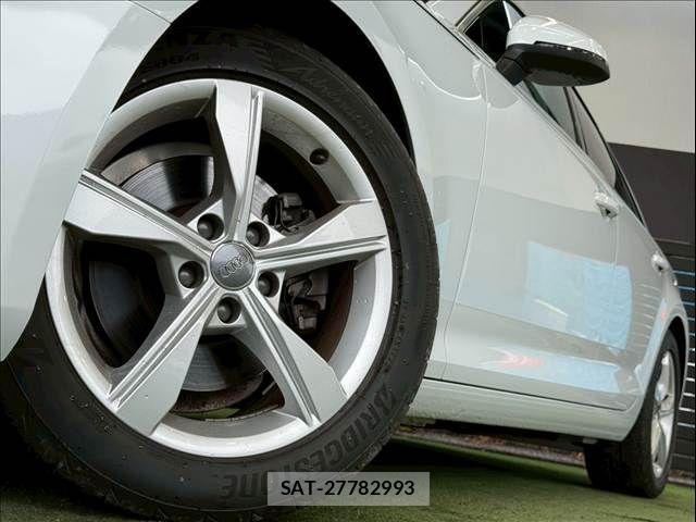 Audi A4 2019-03 7356861-18