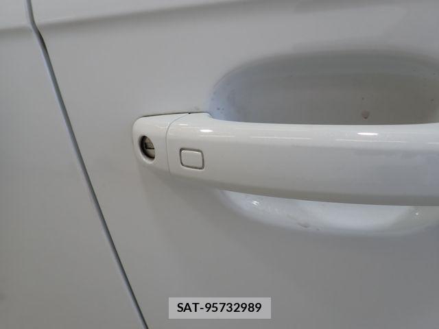 Audi A4 2015-09 7391390-11