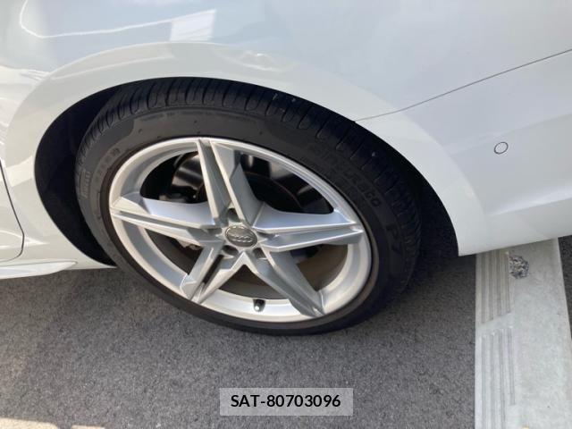 Audi A4 2018-05 7452986-12
