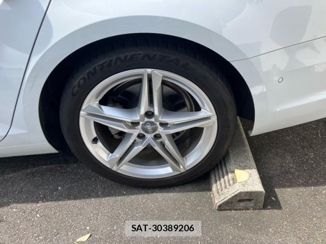 Audi A4 2019-08 7508128-5