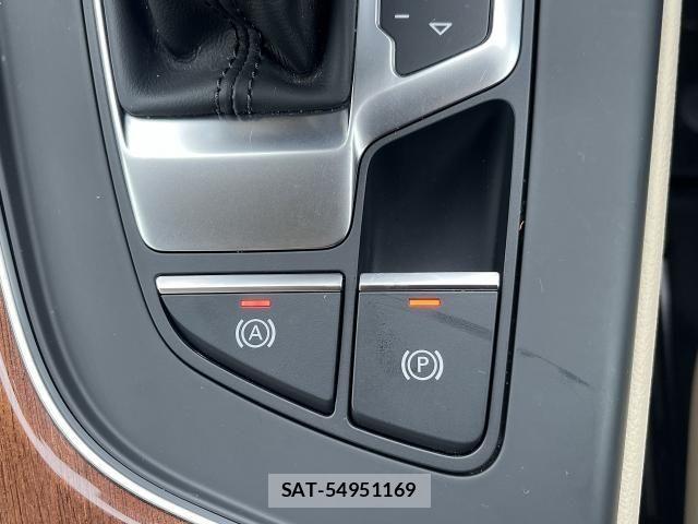 Audi A4 2021-06 7615056-23