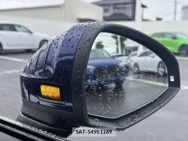Audi A4 2021-06 7615056-24