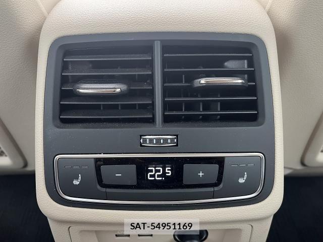 Audi A4 2021-06 7615056-27