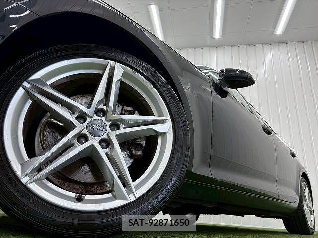 Audi A4 2019-10 7720910-18