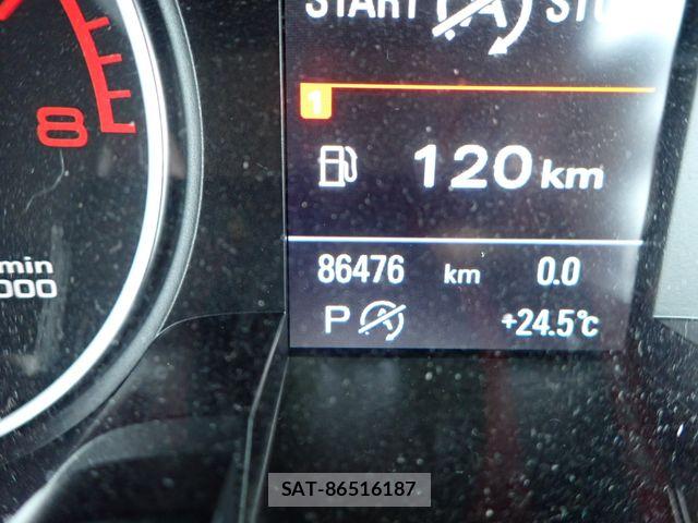 Audi A4 2016-08 7720911-10