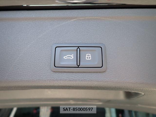 Audi A4 2017-09 8072885-24