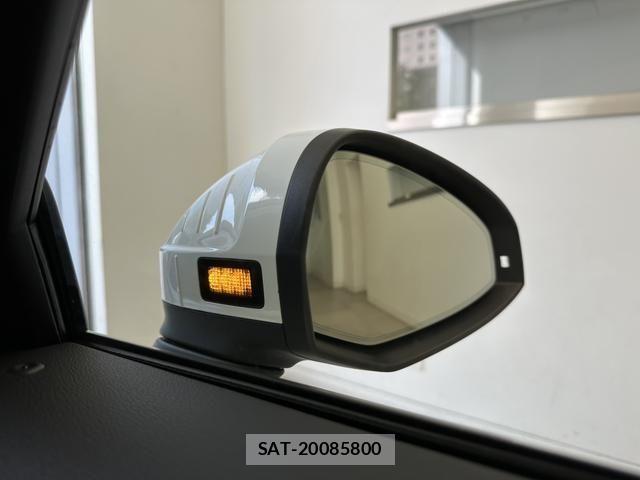 Audi A4 2021-09 8128983-9