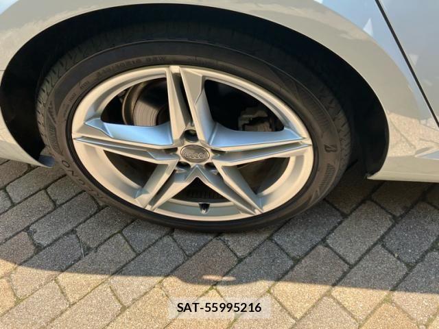 Audi A4 2019-08 8157975-6