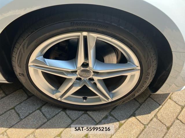 Audi A4 2019-08 8157975-7