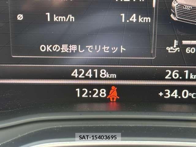 Audi A4 2018-02 8206371-12