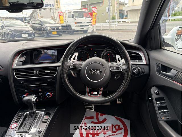 Audi A4 2014-12 8228936-15
