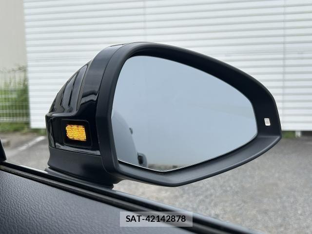 Audi A4 2017-07 8228935-9