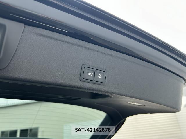 Audi A4 2017-07 8228935-25