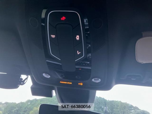 Audi A4 2017-08 8313131-15