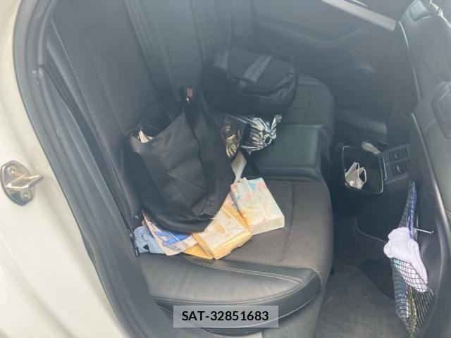 Audi A4 2016-12 8313130-15