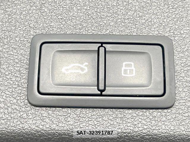 Audi A4 2018-10 8334906-4