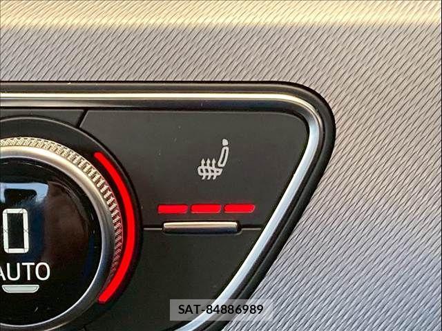 Audi A4 2022-06 8334903-9