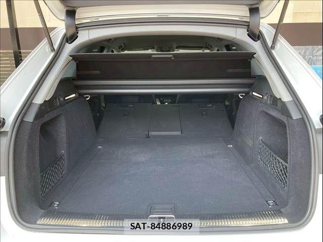 Audi A4 2022-06 8334903-12