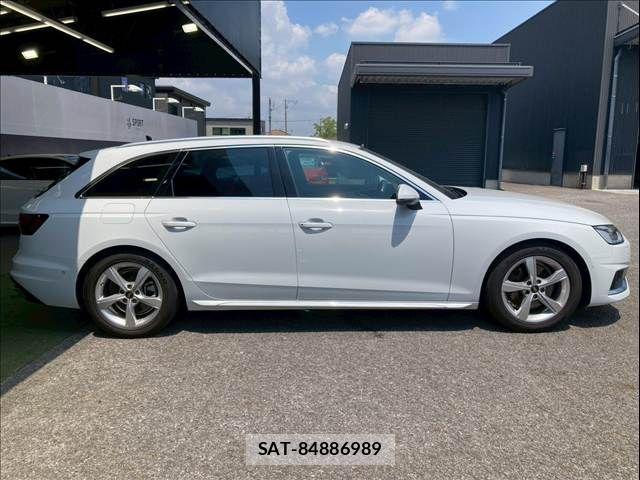 Audi A4 2022-06 8334903-17