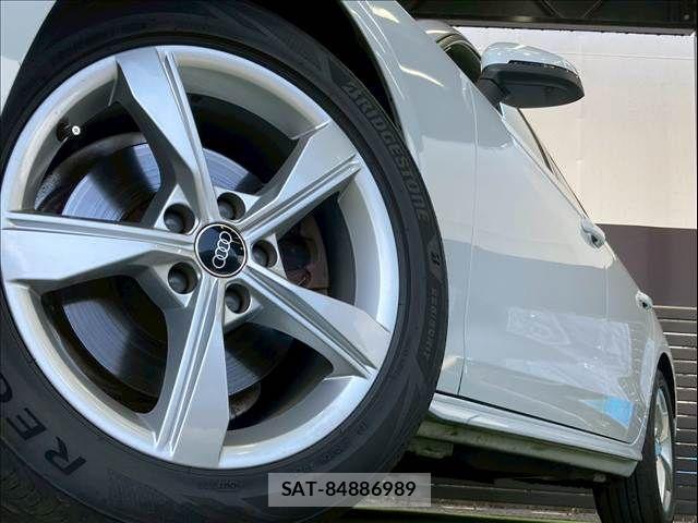 Audi A4 2022-06 8334903-18