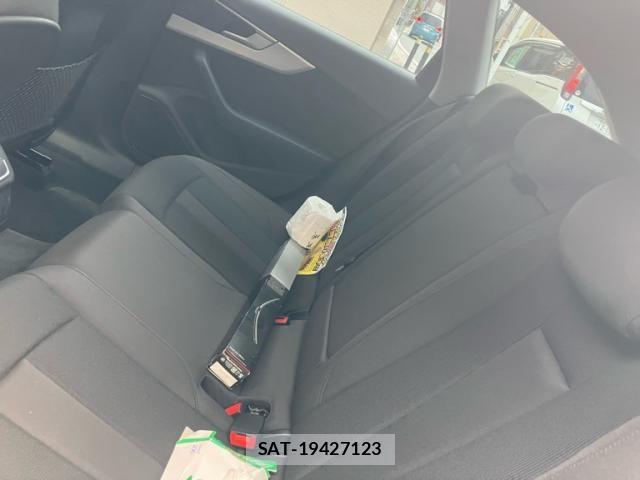 Audi A4 2019-08 8334905-9