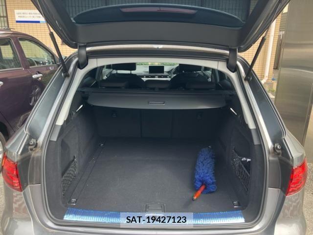 Audi A4 2019-08 8334905-10