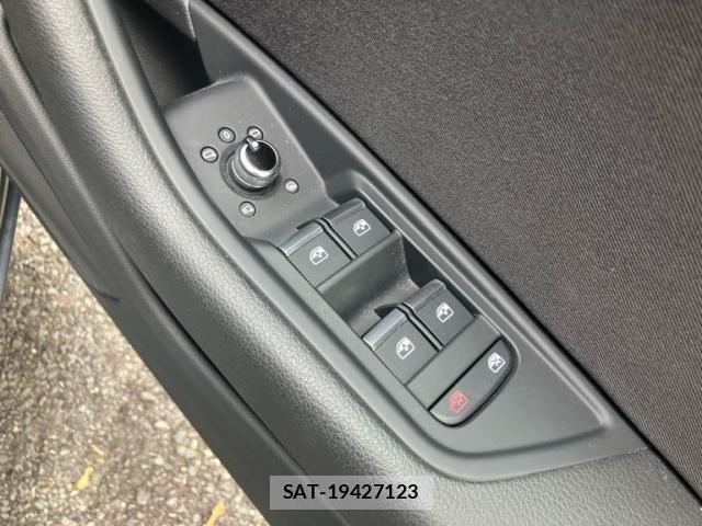 Audi A4 2019-08 8334905-12