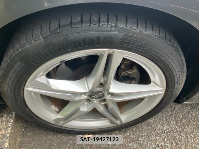 Audi A4 2019-08 8334905-4
