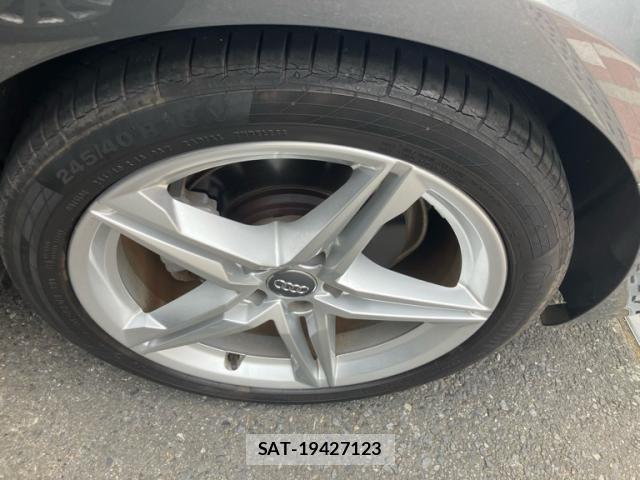 Audi A4 2019-08 8334905-5