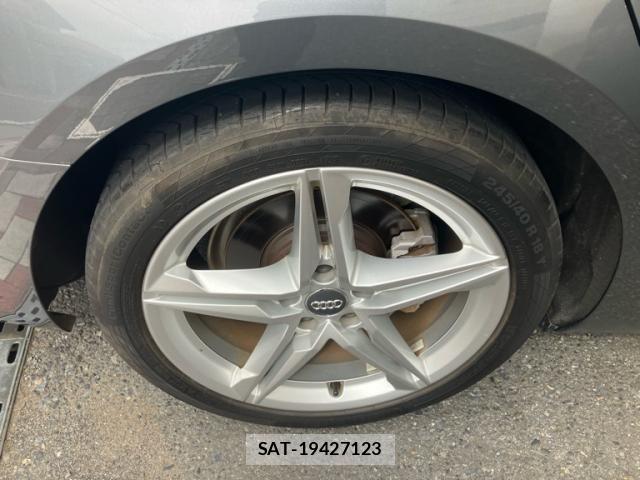 Audi A4 2019-08 8334905-6