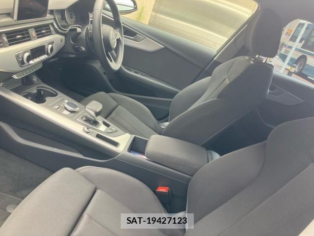 Audi A4 2019-08 8334905-8