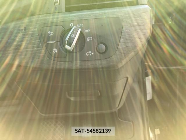 Audi A4 2018-10 8353931-9