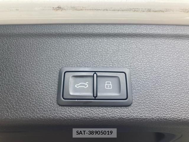 Audi A4 2016-07 8364810-12