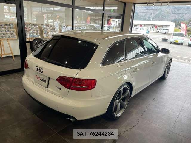 Audi A4 2011-11 8371447-9