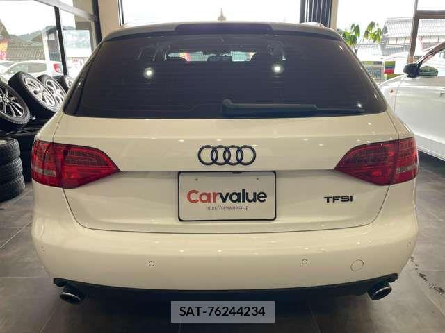 Audi A4 2011-11 8371447-10