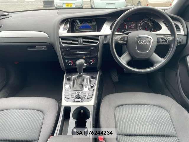 Audi A4 2011-11 8371447-12