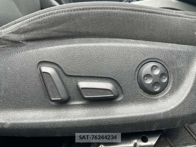 Audi A4 2011-11 8371447-15
