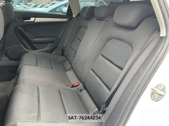 Audi A4 2011-11 8371447-17