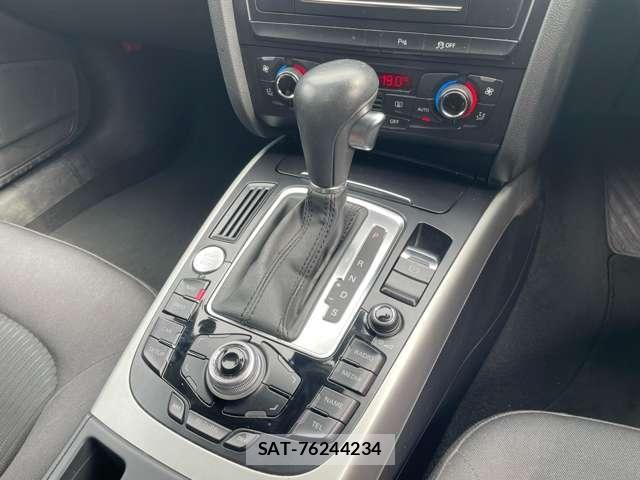 Audi A4 2011-11 8371447-23