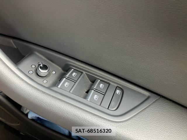 Audi A4 2019-09 8371446-16