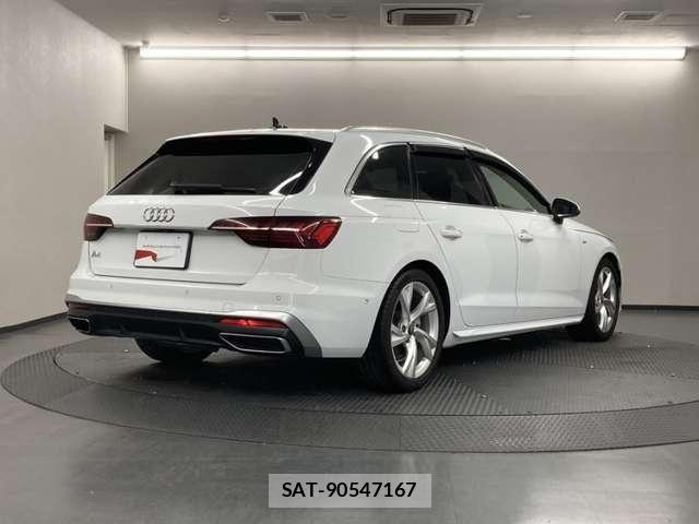 Audi A4 2022-09 8523611-1