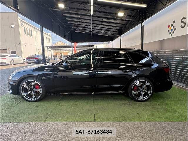 Audi A4 2022-07 8625859-16