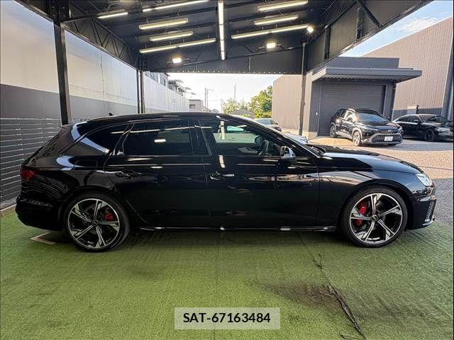 Audi A4 2022-07 8625859-17