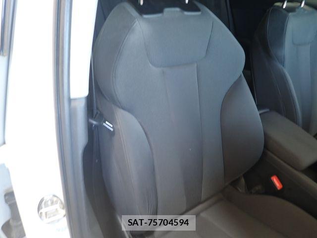 Audi A4 2018-06 8625858-23