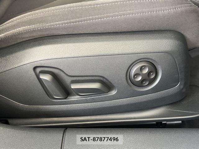 Audi A4 2019-07 8740570-9